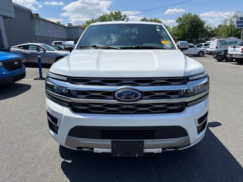 Used 2024 Ford Expedition Max Platinum AWD/4WD image 3