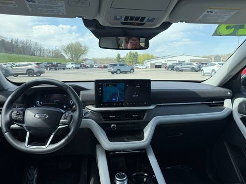Used 2025 Ford Explorer Platinum w/ LUX Leather Package AWD/4WD image 19