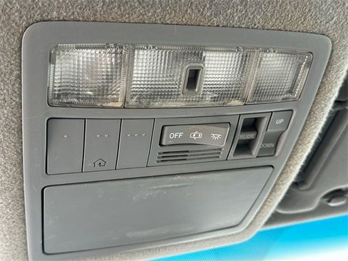 Used 2011 Toyota Highlander SE image 31