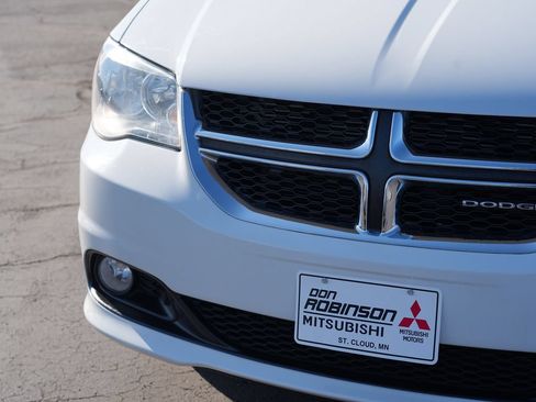 Used 2020 Dodge Grand Caravan SXT w/ Rear Park Assist Package FWD image 9