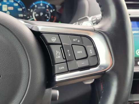 Used 2017 Jaguar F-PACE S image 21