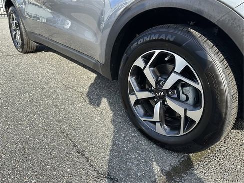 Used 2022 Kia Sportage LX image 11