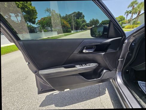 Used 2017 Honda Accord LX image 18