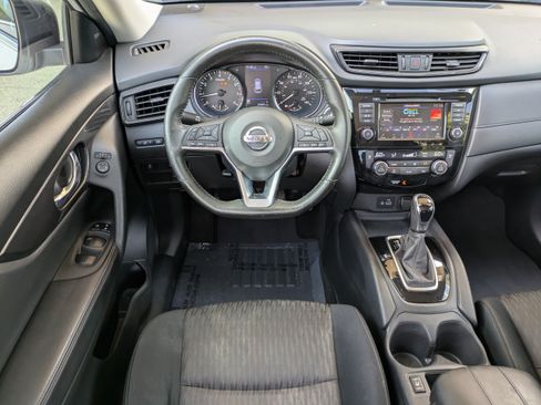 Used 2018 Nissan Rogue SV FWD image 15