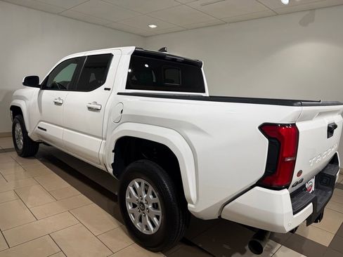 Certified 2025 Toyota Tacoma SR5 AWD/4WD image 3