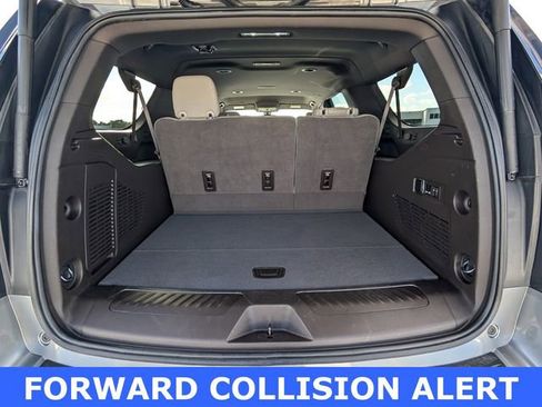 Used 2022 Chevrolet Suburban LT w/ Luxury Package image 9