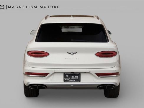Used 2023 Bentley Bentayga Extended Wheelbase image 8