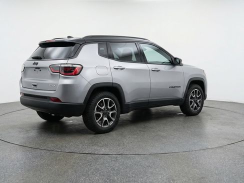 Used 2025 Jeep Compass Trailhawk image 9
