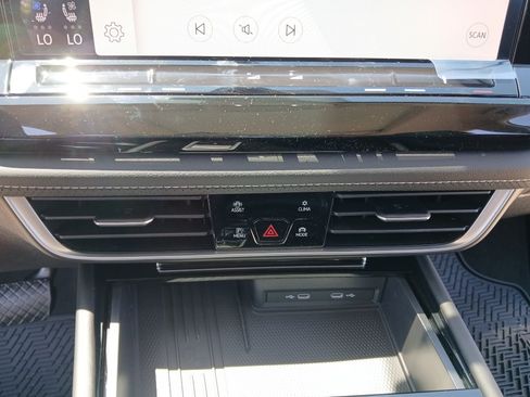 New 2026 Volkswagen Atlas SE FWD image 14