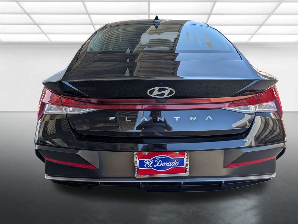 Used 2025 Hyundai Elantra SEL FWD image 28