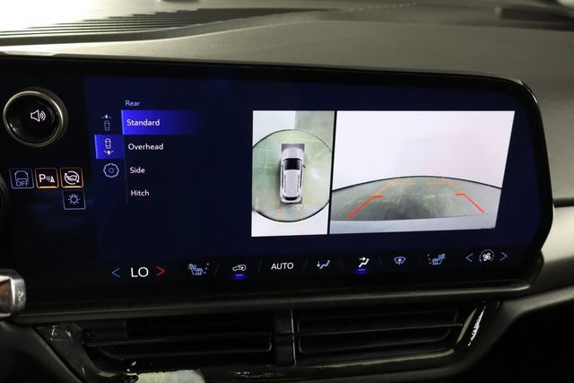 Used 2024 Chevrolet Equinox EV RS FWD image 39