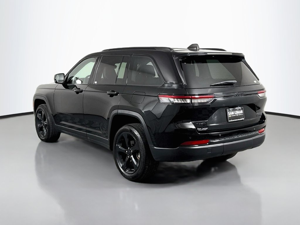 Used 2023 Jeep Grand Cherokee Limited w/ Black Appearance Package AWD/4WD image 5