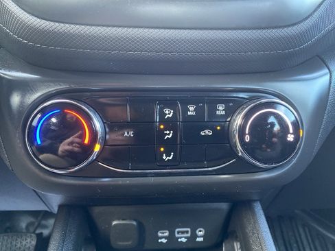 Used 2021 Chevrolet TrailBlazer LS image 26