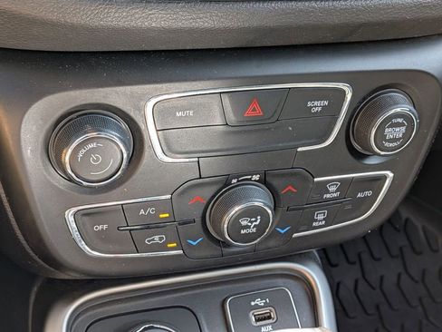 Certified 2021 Jeep Compass Latitude AWD/4WD image 17
