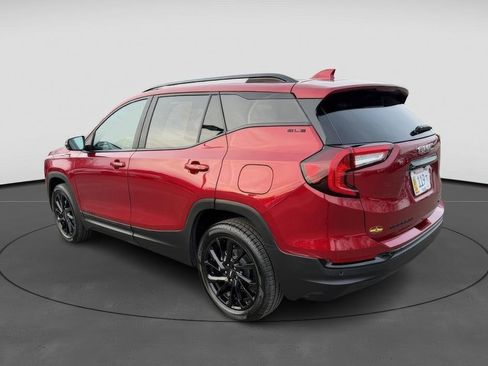 Used 2023 GMC Terrain SLE w/ Driver Convenience Package image 4