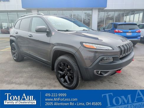 Used 2017 Jeep Cherokee Trailhawk w/ Comfort/Convenience Group image 1