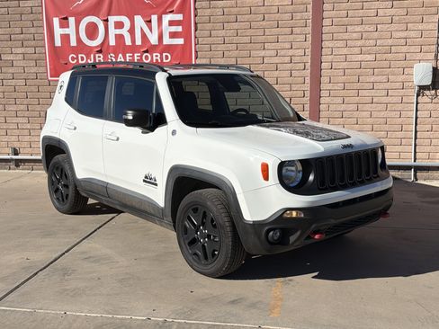 Used 2017 Jeep Renegade Trailhawk image 6