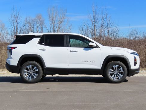 New 2026 Chevrolet Equinox LT AWD/4WD image 2