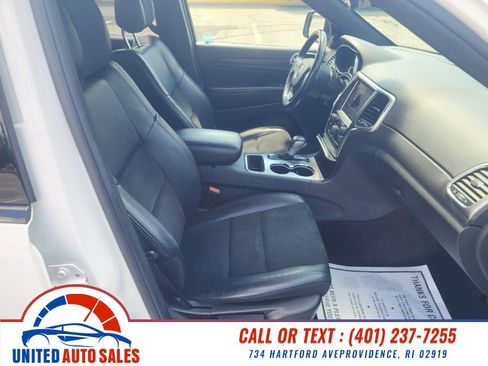 Used 2018 Jeep Grand Cherokee Altitude AWD/4WD image 13