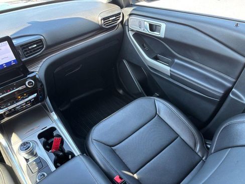 Used 2022 Ford Explorer Limited w/ Equipment Group 301A AWD/4WD image 17