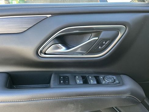 Used 2022 GMC Yukon XL SLT w/ SLT Luxury Package image 13