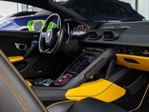 Used 2020 Lamborghini Huracan EVO image 38