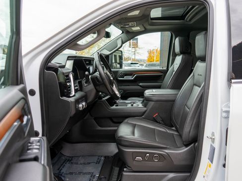 Used 2024 GMC Sierra 3500 Denali w/ Technology Package image 11