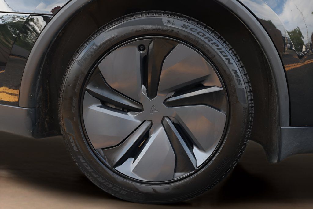 Used 2026 Tesla Model Y Long Range RWD image 14