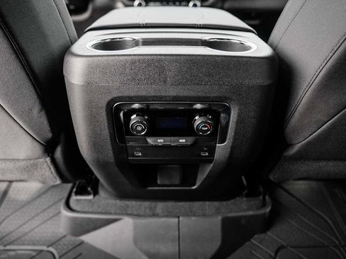 New 2026 Chevrolet Suburban LS image 39