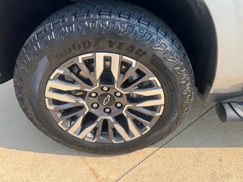 Certified 2025 Chevrolet Suburban Z71 AWD/4WD image 9
