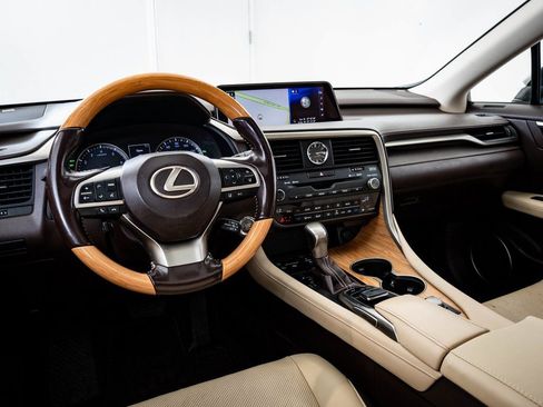 Used 2018 Lexus RX 350L Premium w/ Premium Package image 4