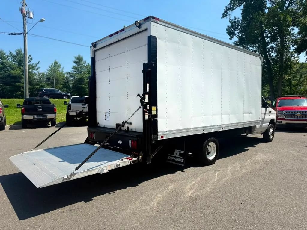 Used 2009 Ford E-350 and Econoline 350 Super Duty RWD image 7