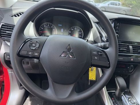 Used 2025 Mitsubishi Eclipse Cross ES image 9