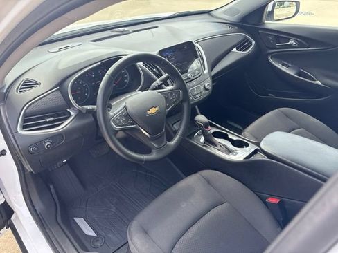 Used 2025 Chevrolet Malibu RS FWD image 13
