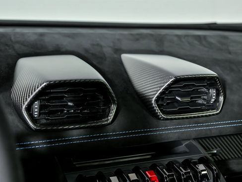 Used 2022 Lamborghini Huracan STO image 29