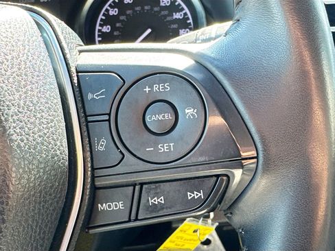 Used 2018 Toyota Camry SE w/ Moonroof Package FWD image 11