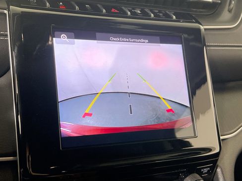 Used 2023 Jeep Grand Cherokee Laredo image 13