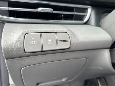 Used 2025 Hyundai Elantra Sport FWD image 35