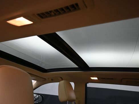 Certified 2019 Toyota Highlander Limited Platinum image 17