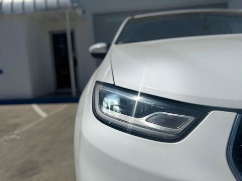 Used 2023 Chrysler Pacifica Touring-L image 12