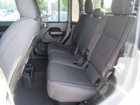 Used 2021 Jeep Gladiator Rubicon AWD/4WD image 38