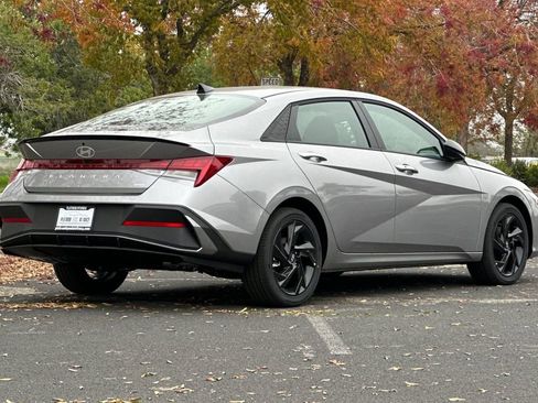 New 2026 Hyundai Elantra Sport image 4