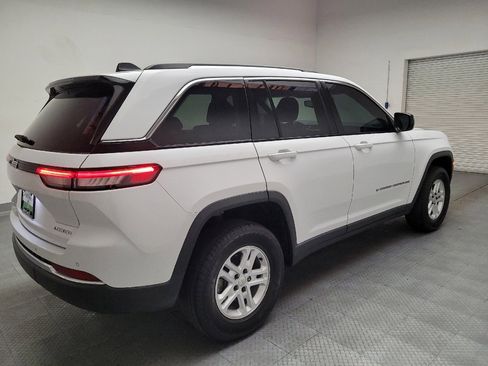 Used 2023 Jeep Grand Cherokee Laredo RWD image 9