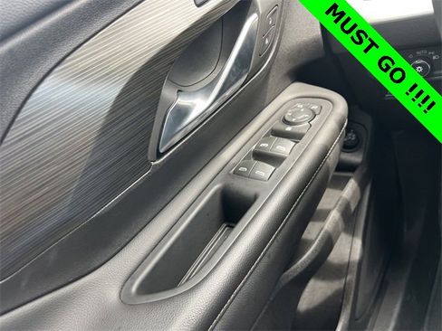 Used 2024 GMC Terrain SLT image 25