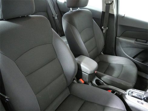 Used 2015 Chevrolet Cruze LT image 11