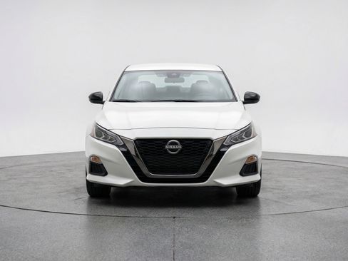 Used 2025 Nissan Altima 2.5 SV image 2