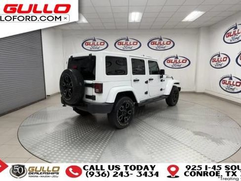 Used 2017 Jeep Wrangler Unlimited Sahara AWD/4WD image 8