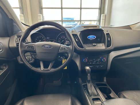 Used 2017 Ford Escape SE w/ SE Leather Comfort Package AWD/4WD image 17