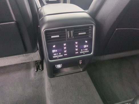 Certified 2022 Porsche Cayenne Platinum Edition AWD/4WD image 18