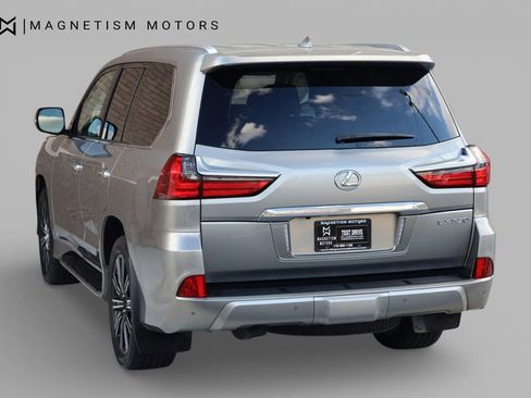 Used 2021 Lexus LX 570 4WD w/ Luxury Package image 8